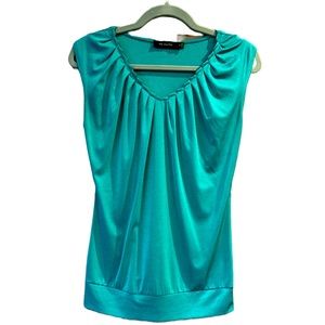 Women’s sleeveless green top with neck detail